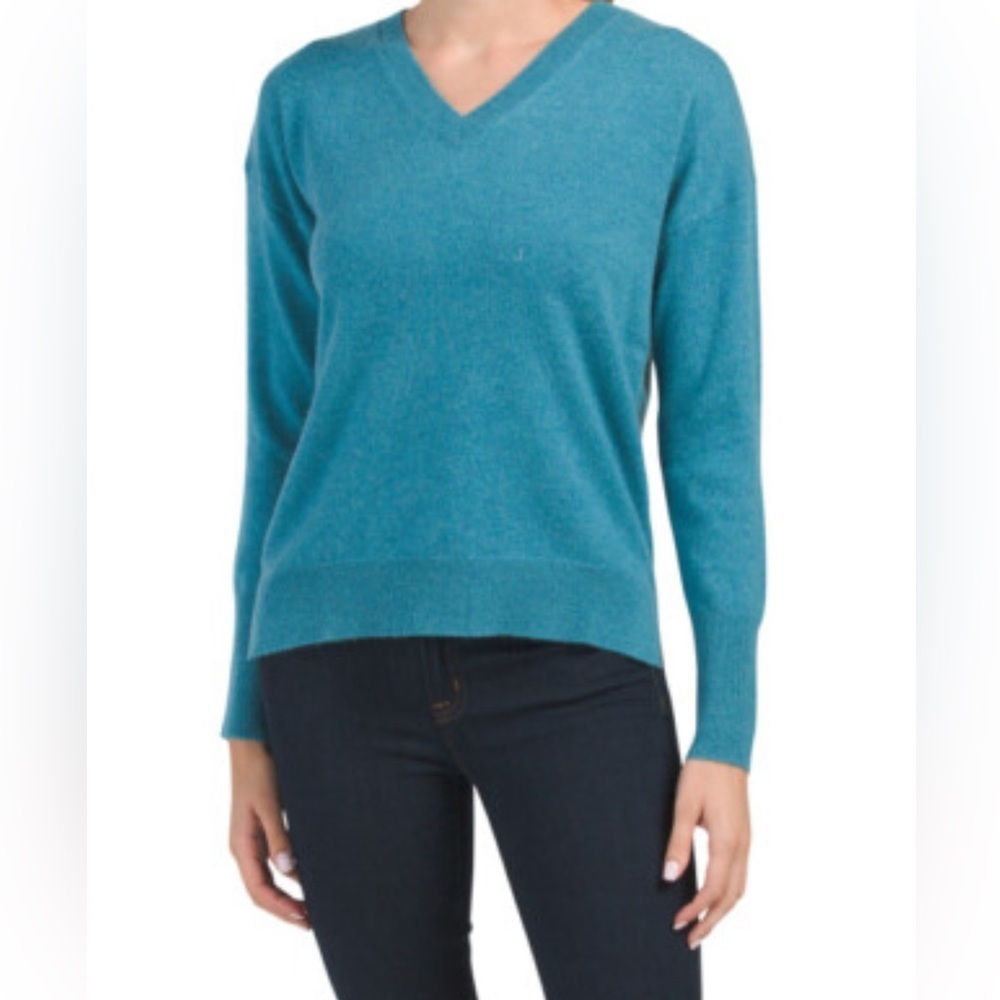 Tahari 2-ply Cashmere Blue V-Neck Sweater
